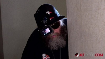 Порно: Пышногрудая